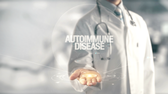 lekarz i napis: autoimmune disease