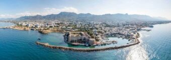 Planujesz wakacje na Cyprze? Sprawdź, gdzie możesz wykonać test na koronawirusa