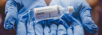 Szczepionka przeciwko COVID-19 z uniwersytetu oksfordzkiego
