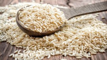 rozsypany ryż